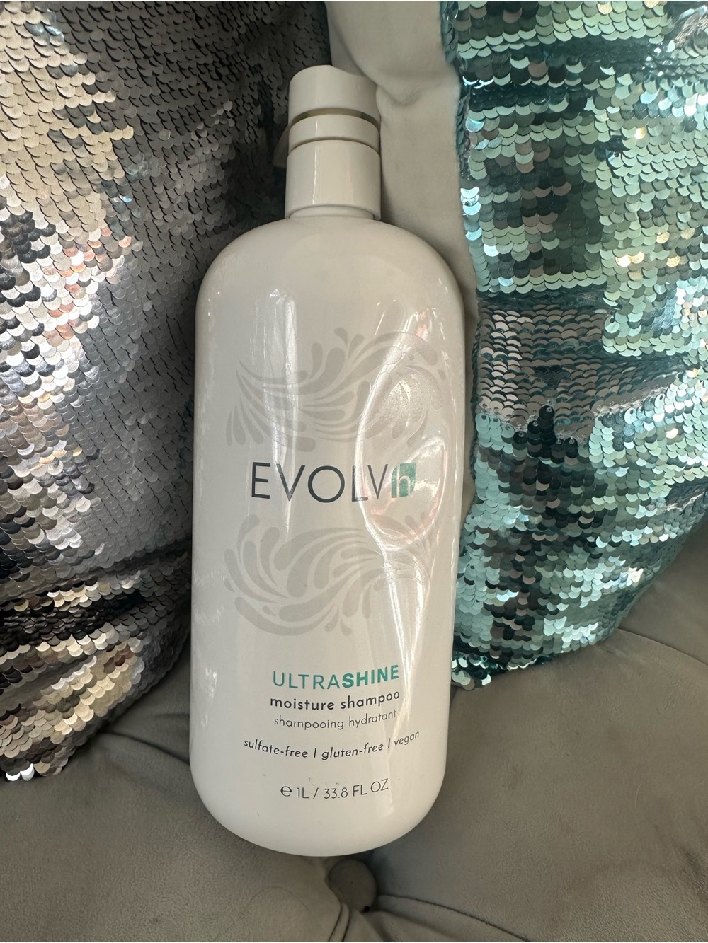 Evolvh Ultrashine Moisture Shampoo with pump